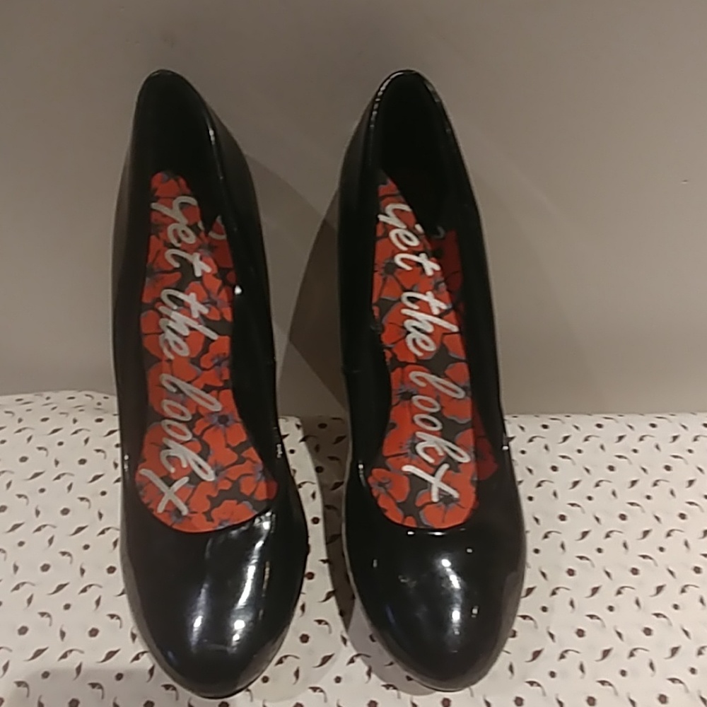 Shoes - Picture 2 of 4
